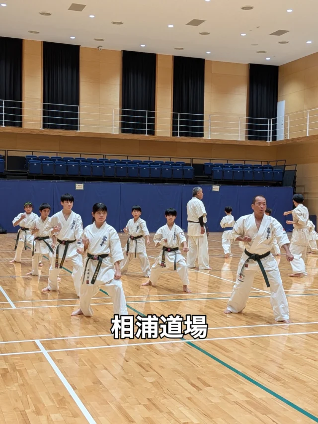 【相浦道場】
涼しい季節にしっかり稽古(^^)

お問い合わせも多く見学や体験も随時募集しています。
【長崎地区】
小菅道場　　　　(火)(土)18:40〜20:40
油木道場　　　　(水)  19:15〜21:00
横尾道場　　　　(金)  19:30〜21:30
矢上道場　　　　(金)  19:20〜21:00

【県北地区】
若竹台道場　　　(月)  19:15〜21:00
佐々道場　　　　(月)(木) 19:15〜21:00
名切道場　　　　(水)  19:15〜21:00
三川内道場　　　(木)  19:15〜21:00
相浦道場 ............(金)  19:00〜21:00

【県央地区】
諫早道場　　　　(月)(木)18:40〜20:40
喜々津道場　　　(水)18:30〜21:00
大村道場　　　　(水)19:00〜20:30

【島原地区】
島原道場　　　　(月)19:00〜21:00
深江道場 ............(火)(金)20:00〜21:30
 #長崎 #新極真会 #空手#長崎空手#佐世保