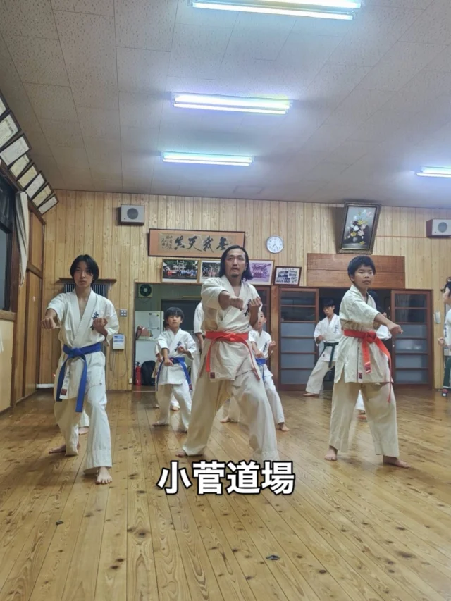 【小菅道場】
涼しい季節にしっかり稽古(^^)

お問い合わせも多く見学や体験も随時募集しています。
【長崎地区】
小菅道場　　　　(火)(土)18:40〜20:40
油木道場　　　　(水)  19:15〜21:00
横尾道場　　　　(金)  19:30〜21:30
矢上道場　　　　(金)  19:20〜21:00

【県北地区】
若竹台道場　　　(月)  19:15〜21:00
佐々道場　　　　(月)(木) 19:15〜21:00
名切道場　　　　(水)  19:15〜21:00
三川内道場　　　(木)  19:15〜21:00
相浦道場 ............(金)  19:00〜21:00

【県央地区】
諫早道場　　　　(月)(木)18:40〜20:40
喜々津道場　　　(水)18:30〜21:00
大村道場　　　　(水)19:00〜20:30

【島原地区】
島原道場　　　　(月)19:00〜21:00
深江道場 ............(火)(金)20:00〜21:30
 #長崎 #新極真会 #空手#長崎空手#佐世保