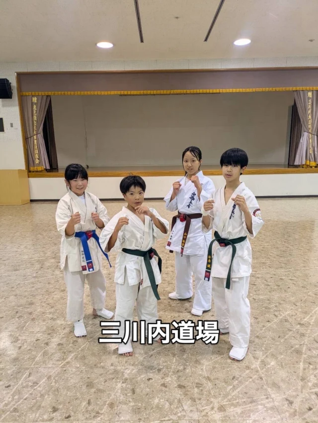 【三川内・佐々道場】
涼しい季節にしっかり稽古(^^)

お問い合わせも多く見学や体験も随時募集しています。
【長崎地区】
小菅道場　　　　(火)(土)18:40〜20:40
油木道場　　　　(水)  19:15〜21:00
横尾道場　　　　(金)  19:30〜21:30
矢上道場　　　　(金)  19:20〜21:00

【県北地区】
若竹台道場　　　(月)  19:15〜21:00
佐々道場　　　　(月)(木) 19:15〜21:00
名切道場　　　　(水)  19:15〜21:00
三川内道場　　　(木)  19:15〜21:00
相浦道場 ............(金)  19:00〜21:00

【県央地区】
諫早道場　　　　(月)(木)18:40〜20:40
喜々津道場　　　(水)18:30〜21:00
大村道場　　　　(水)19:00〜20:30

【島原地区】
島原道場　　　　(月)19:00〜21:00
深江道場 ............(火)(金)20:00〜21:30
 #長崎 #新極真会 #空手#長崎空手#佐世保